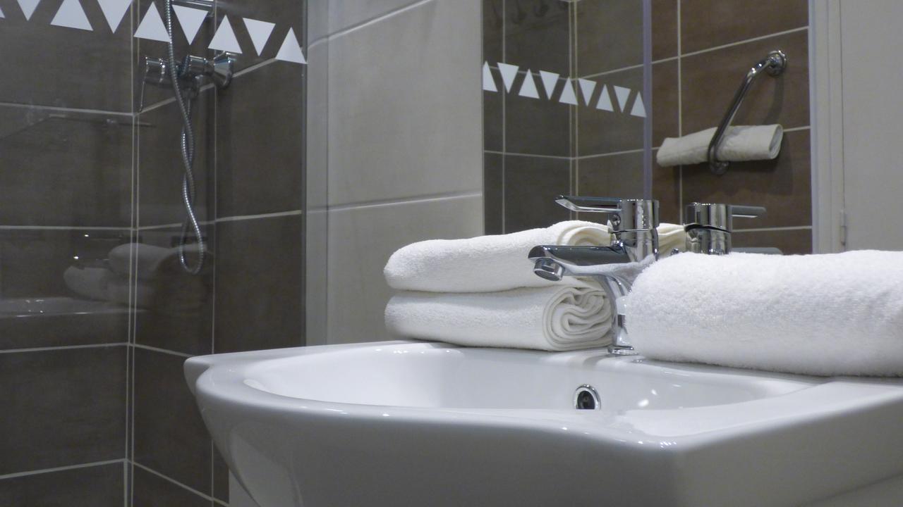 Hotel Saint Jean วาล-เลส์-แบ็งส์ ภายนอก รูปภาพ